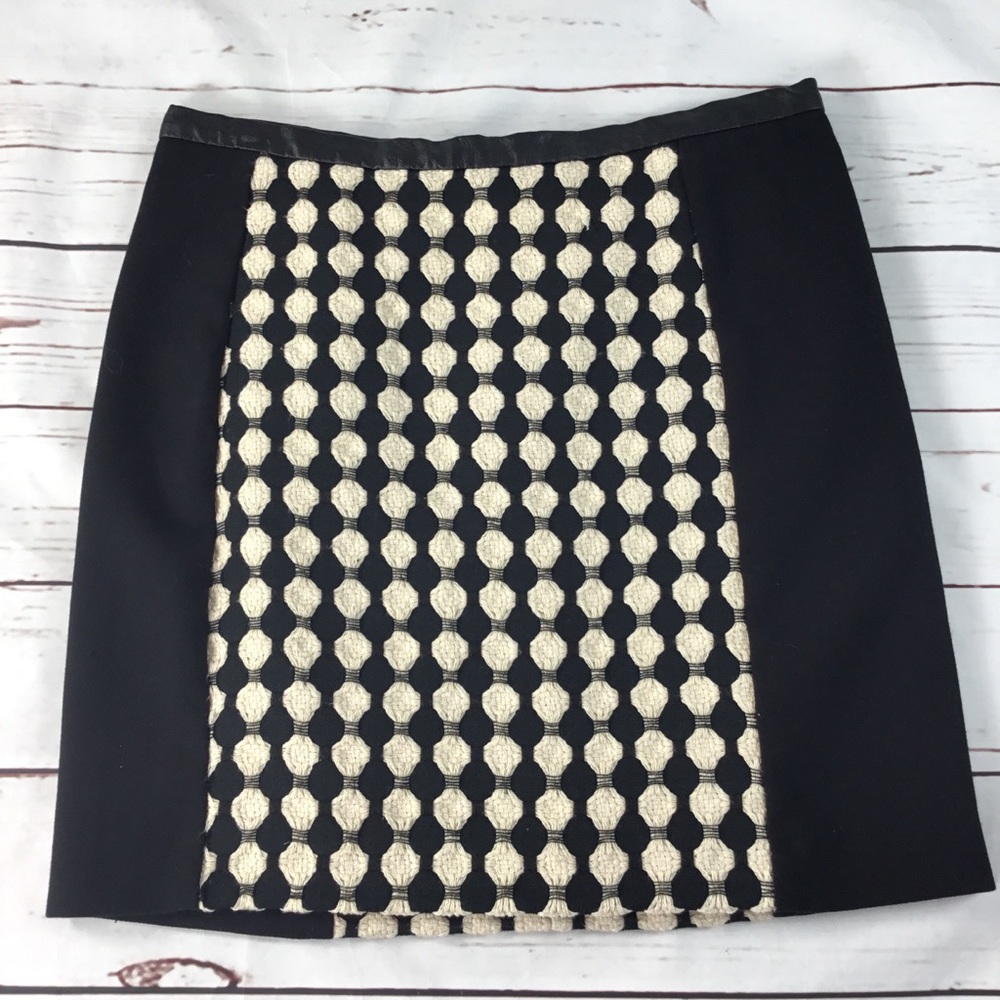 H&M‎ Black & Cream Skirt. Size 8.